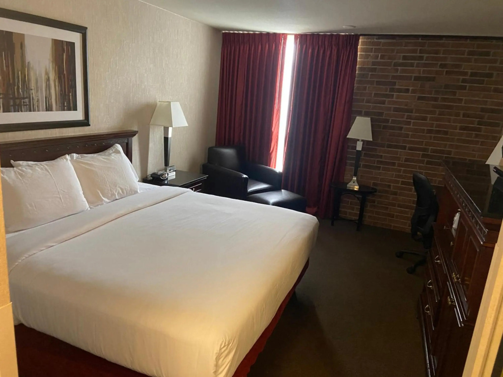 Hotel Lotus Kansas City Merriam