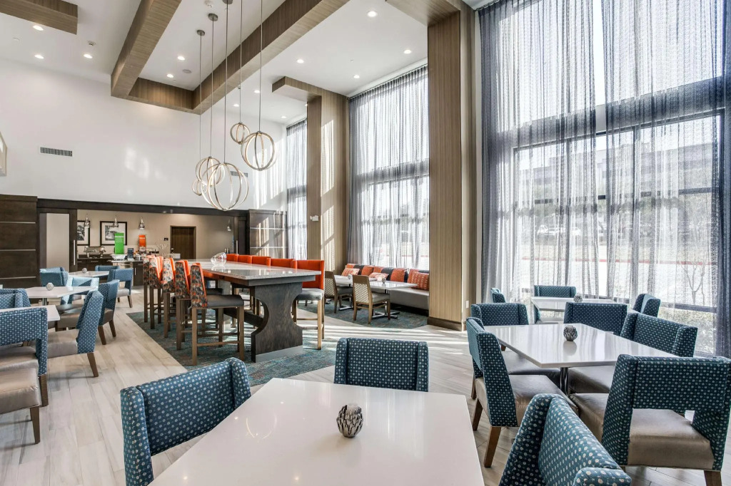 Hampton Inn & Suites Dallas-Central Expy/North Park Area