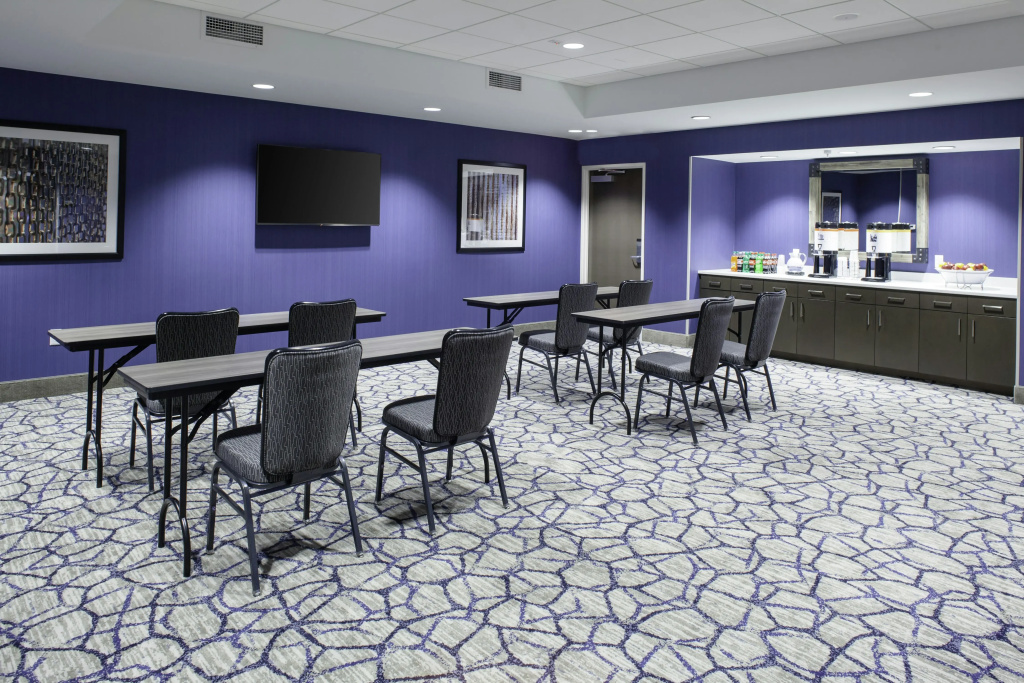Hampton Inn & Suites Overland Park South