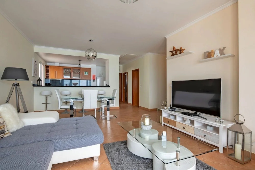 Paul Sunset Apartment