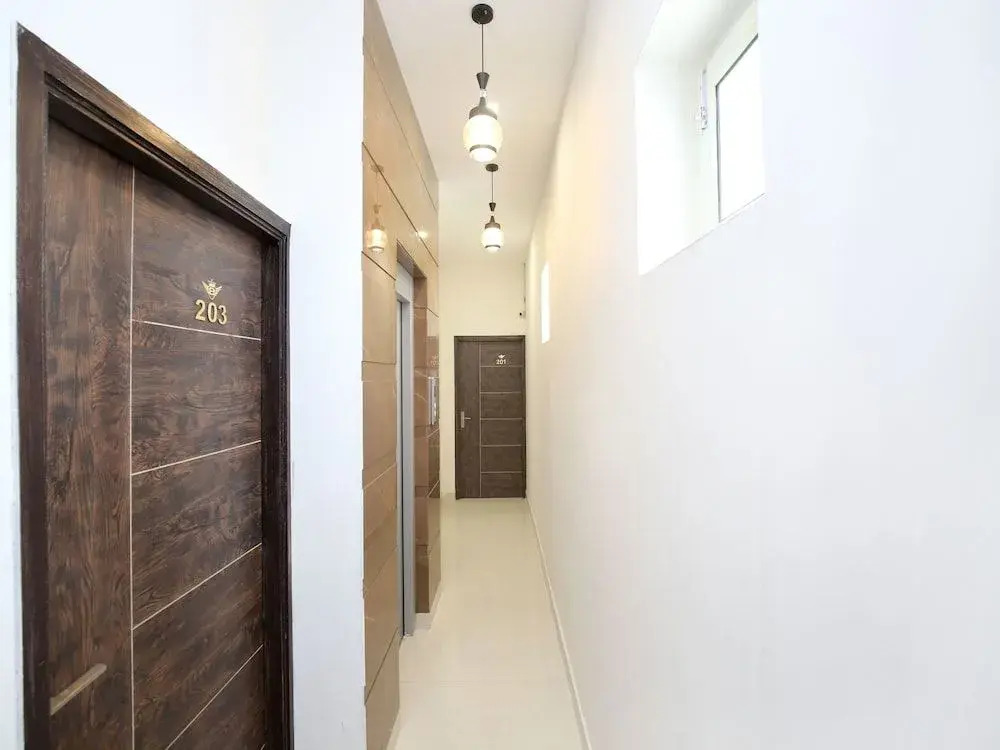 Oyo 18319 Hotel Boss