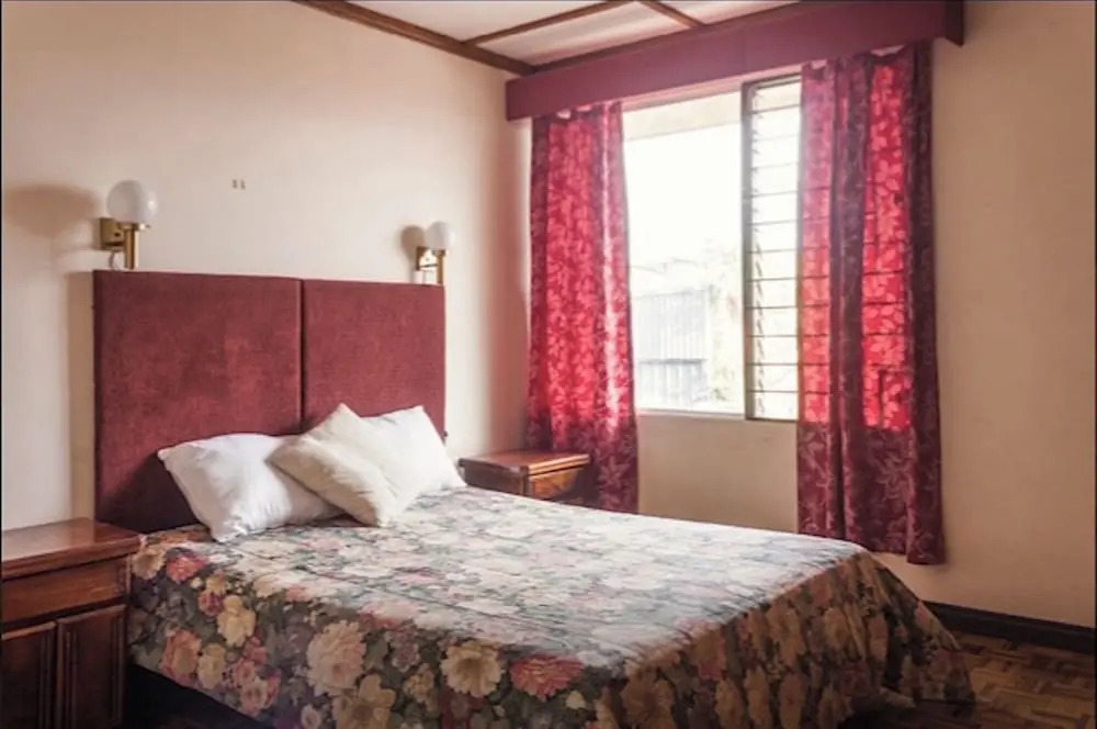 Large And Cosy Apartment With Private Garden