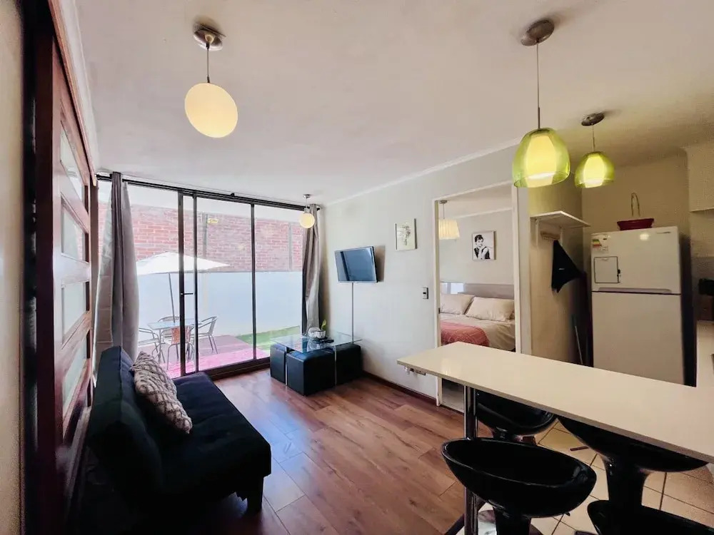 Urban Yard Bus Terminal Home Office Pool Wifi