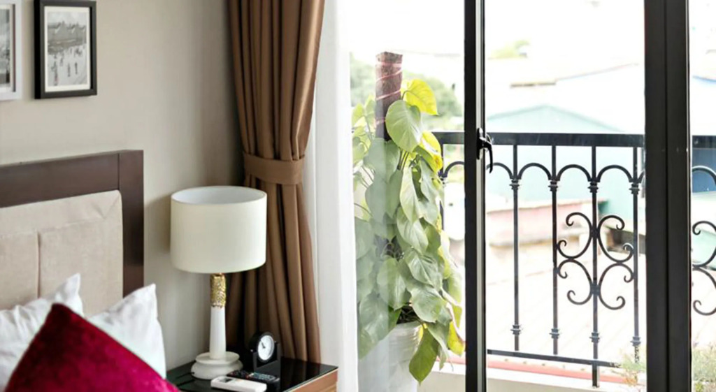Golden Moon Suite Hotel & Travel