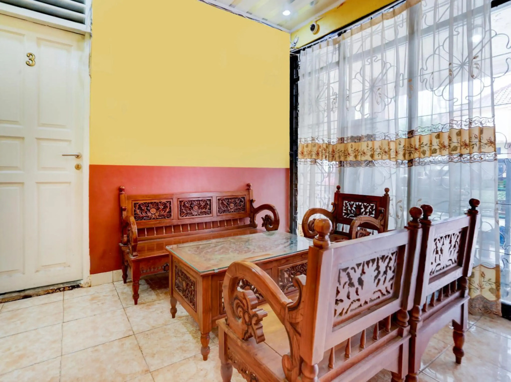 Vaccinated Staff - OYO 90190 Asha Kost Syariah