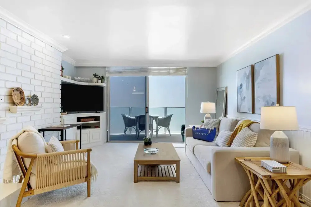 Oceanfront Gem w/ Balcony, Pool, Hot Tub & Carbon Beach Access Bluewater Haven by Avantstay