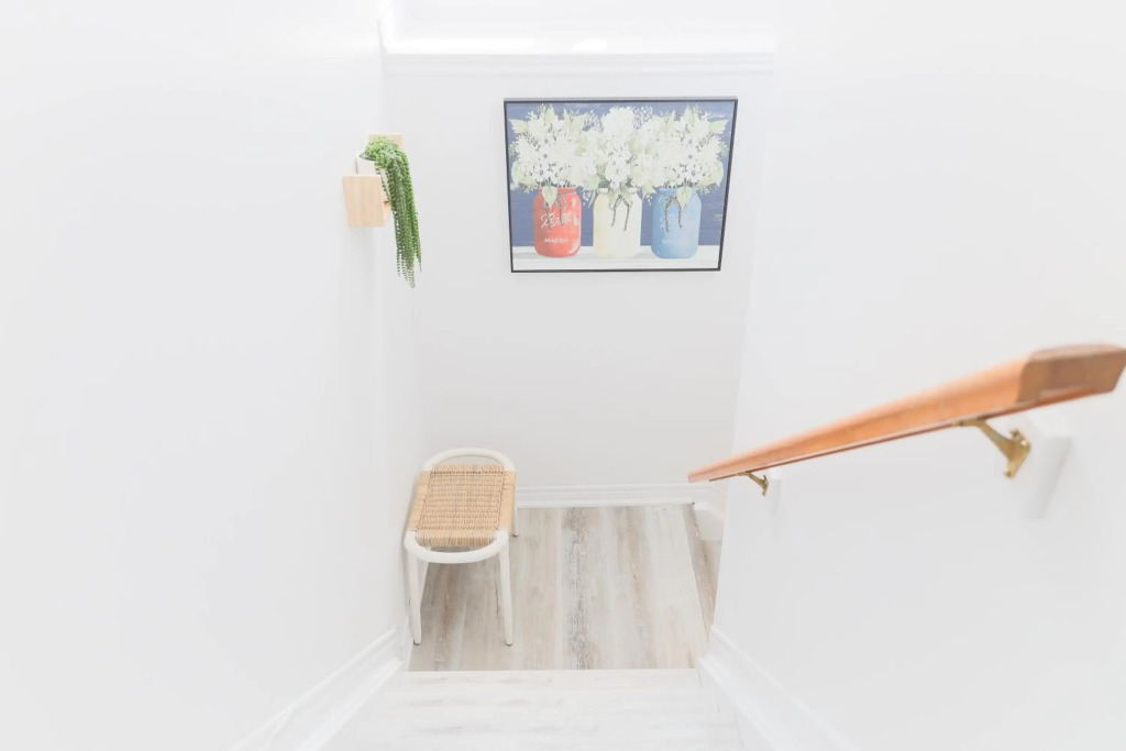Family-Friendly Boho Stay - Sleeps 10 - Near the Falls