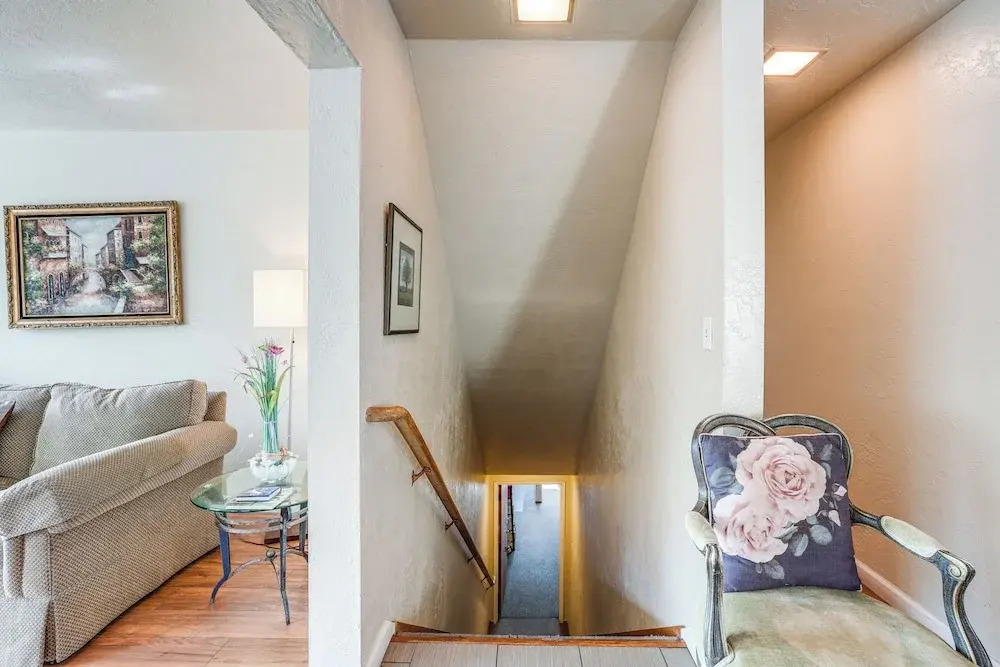 Pet-friendly Apartment: 1 Mi to Lake Merritt!