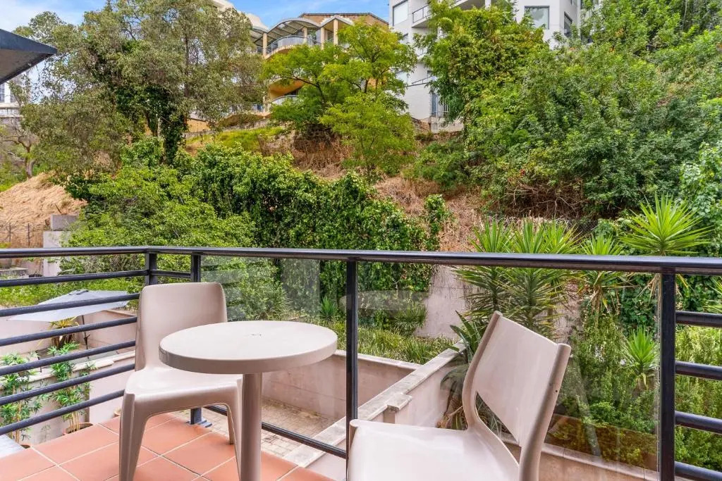 Perth City Retreat - parking, pool, self contained