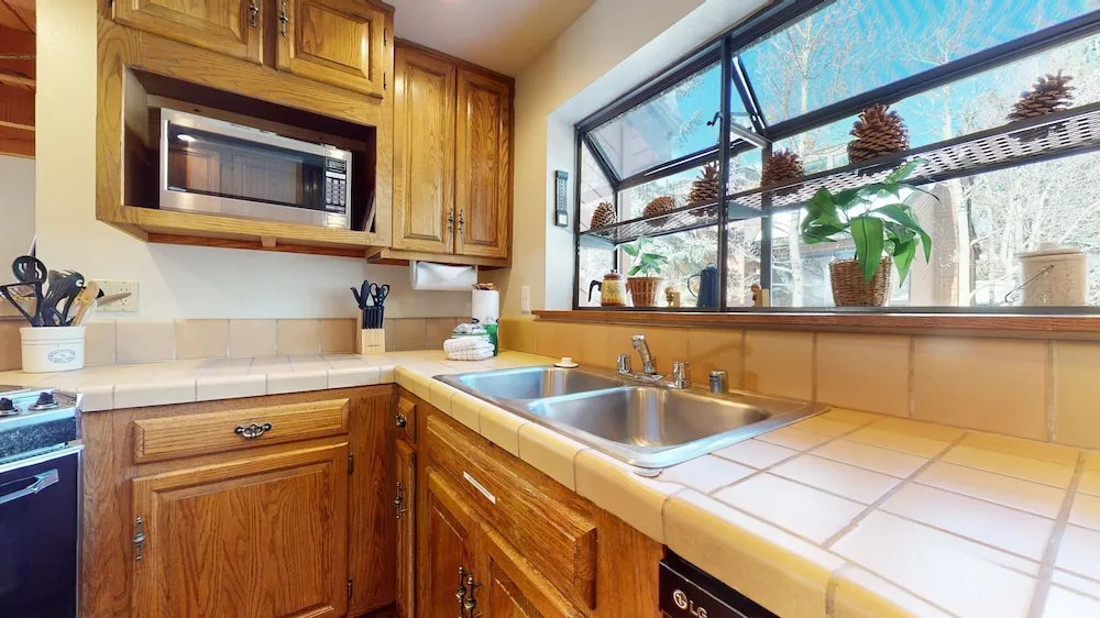 Snowflower 68 Spacious End Unit With Great Complex Amenities, Quiet Location by RedAwning