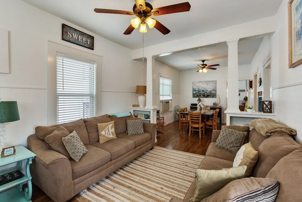 Tina Marie - Just 1 Block To Seawall Beach! 3 Bedroom Home by Redawning