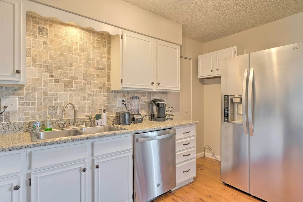Lovely Colorado Springs Home: Mtn Views & Hot Tub!