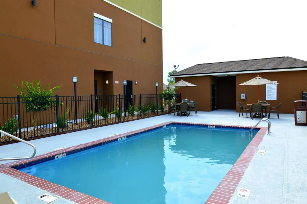 False River Hotel