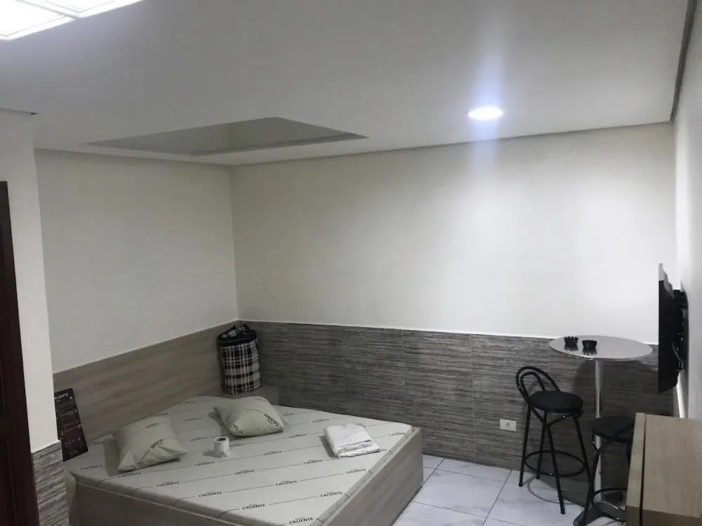 Hotel Caliente - Café da Manhã e Estacionamento Incluso