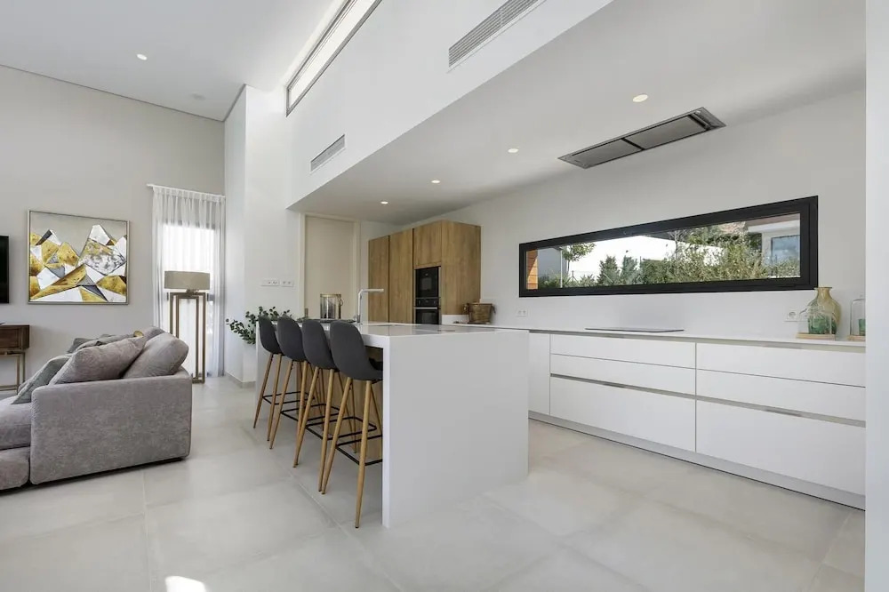 Stunning Detached Villa With Pool