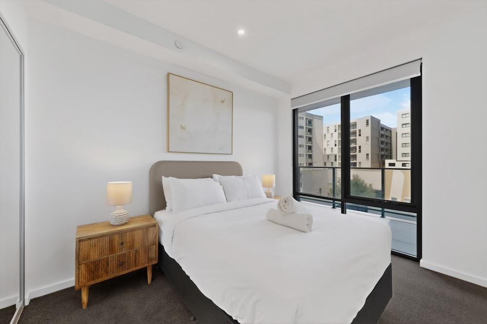 Newly Built 3 Bed Apartment With Onsite Parking