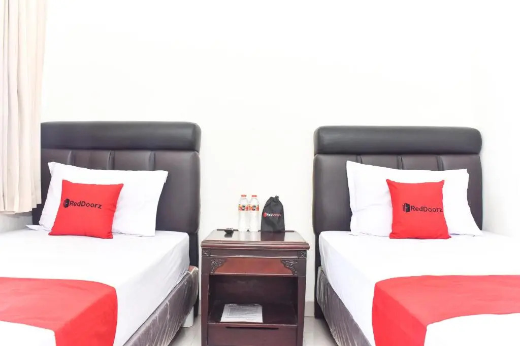 RedDoorz near Alun Alun Wonosobo
