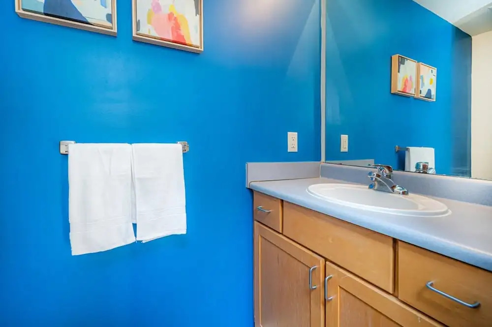 2 Bedroom Historic Brick Getaway with Wifi