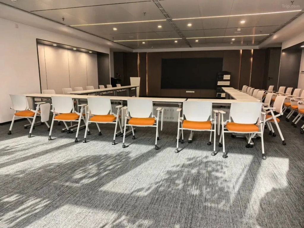 Отель Atour Orign Hotel Chengdu Kuanzhai Alley Changshun Street