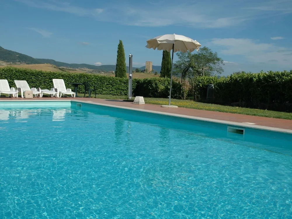 Modern Farmhouse in Pienza with Pool