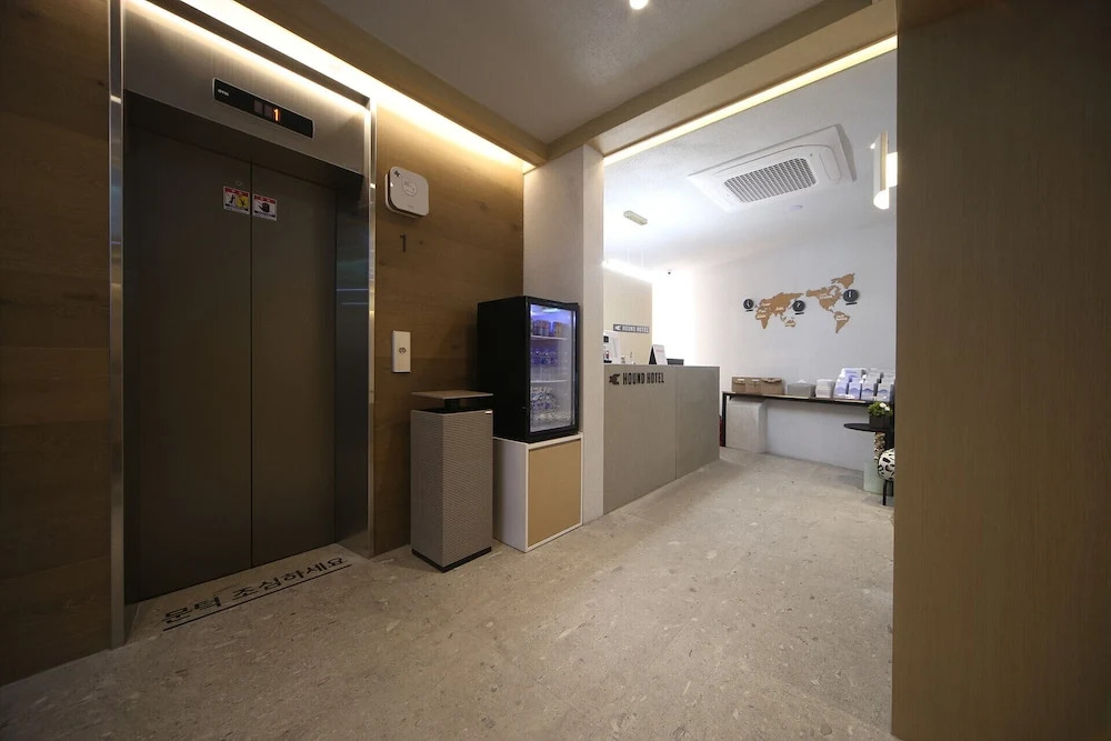 Dongnae Hound Hotel Sajik Minam Station