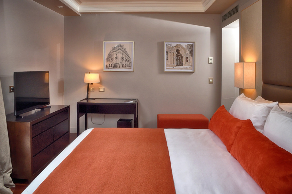 Carles Hotel