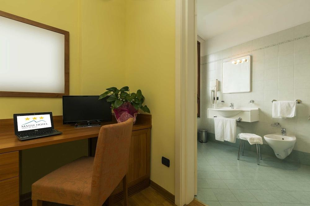 Massi Hotel