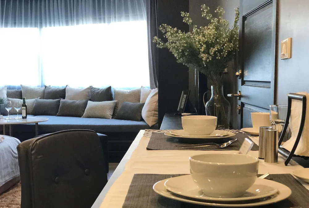 Stay in Style The Heart of Nimman R306AB