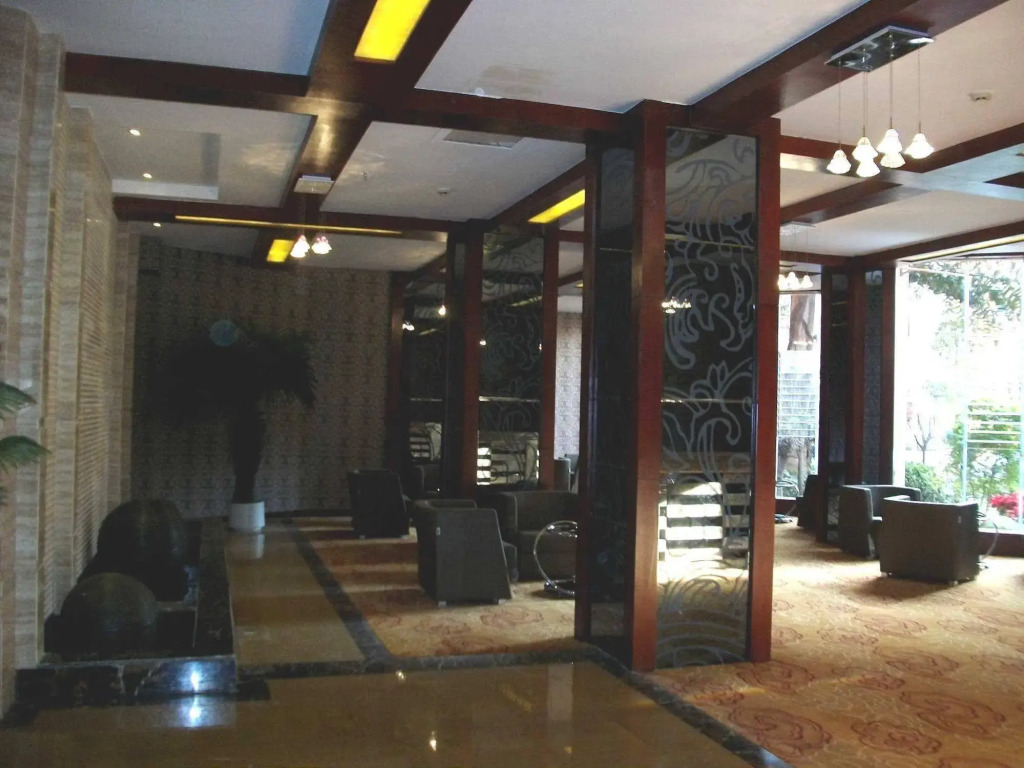 Hong He Hotel(昆明红河宾馆（火车站店）)