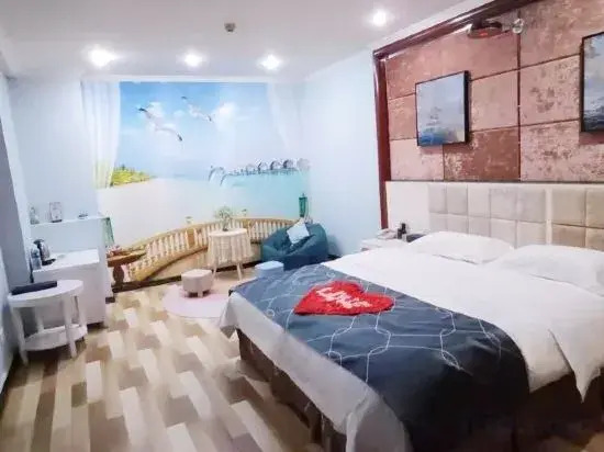 Grand Emporium Rezen ESA Apartment