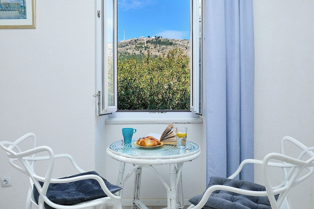 Sophie 1 - Old Town Heritage Suite
