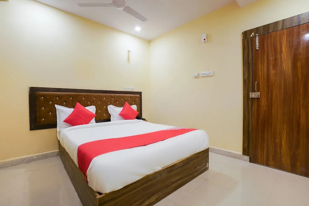 Hotel O R Square Stay Near LB Nagar Metro