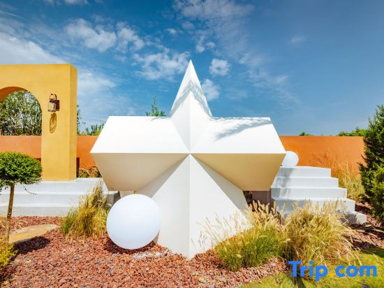 Star Orange Moroccan Style Art Resort Hotel