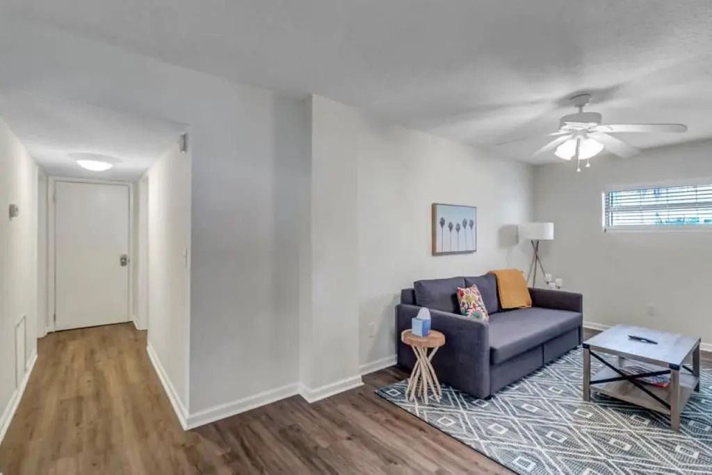 Amazing 1 BR apt - 1 block from Jax Beach!