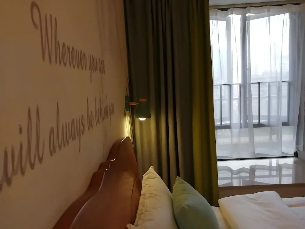 Yiqianshu City Apartment