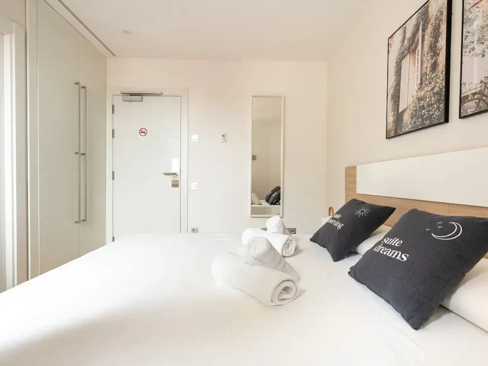 Limehome Barcelona Carrer de Fontcoberta - Digital Access