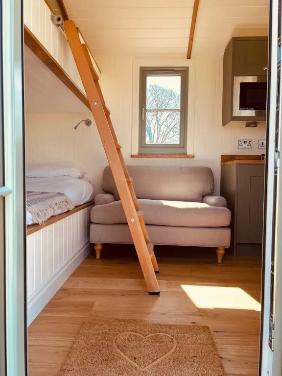 Luxury Shepherds Hut Near Glamorgan Coast