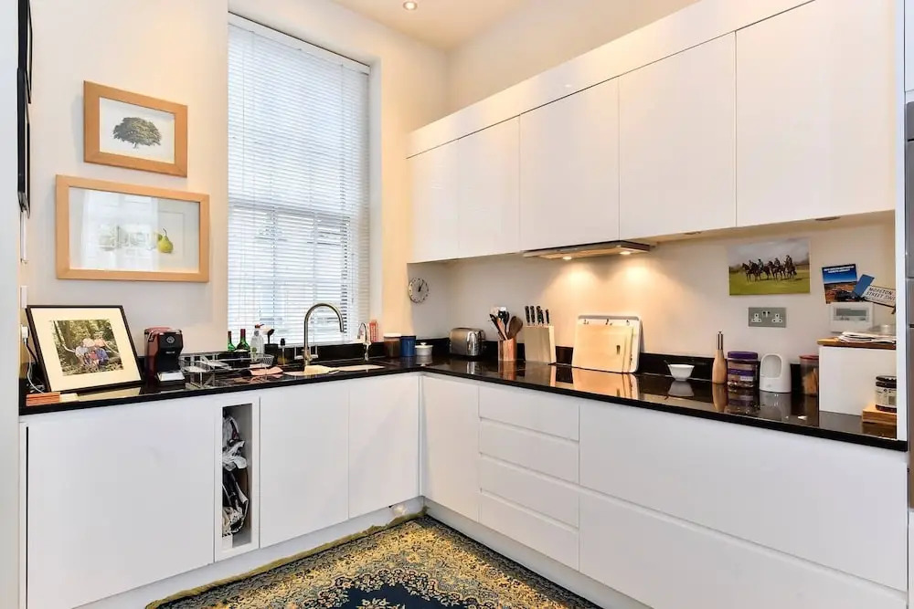 Elegant 3 bed apt With Rooftop Terrace in Pimlico