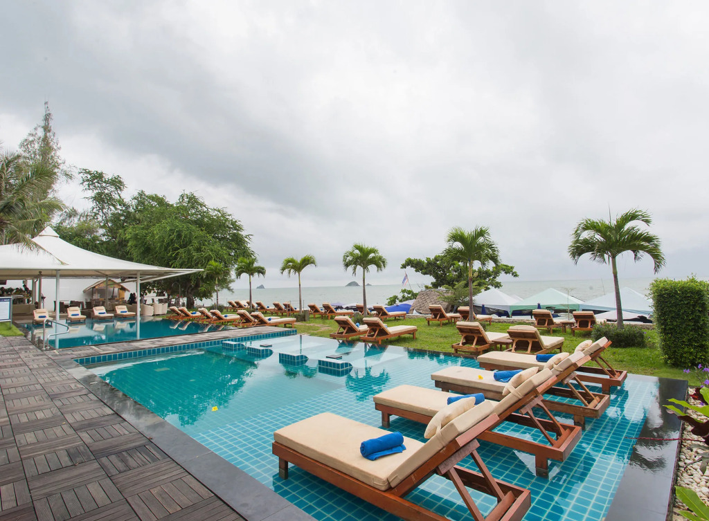 Sanae Beach Hua Hin