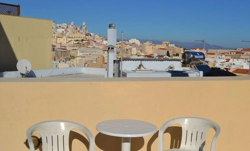 HERMOUPOLI ROOMS