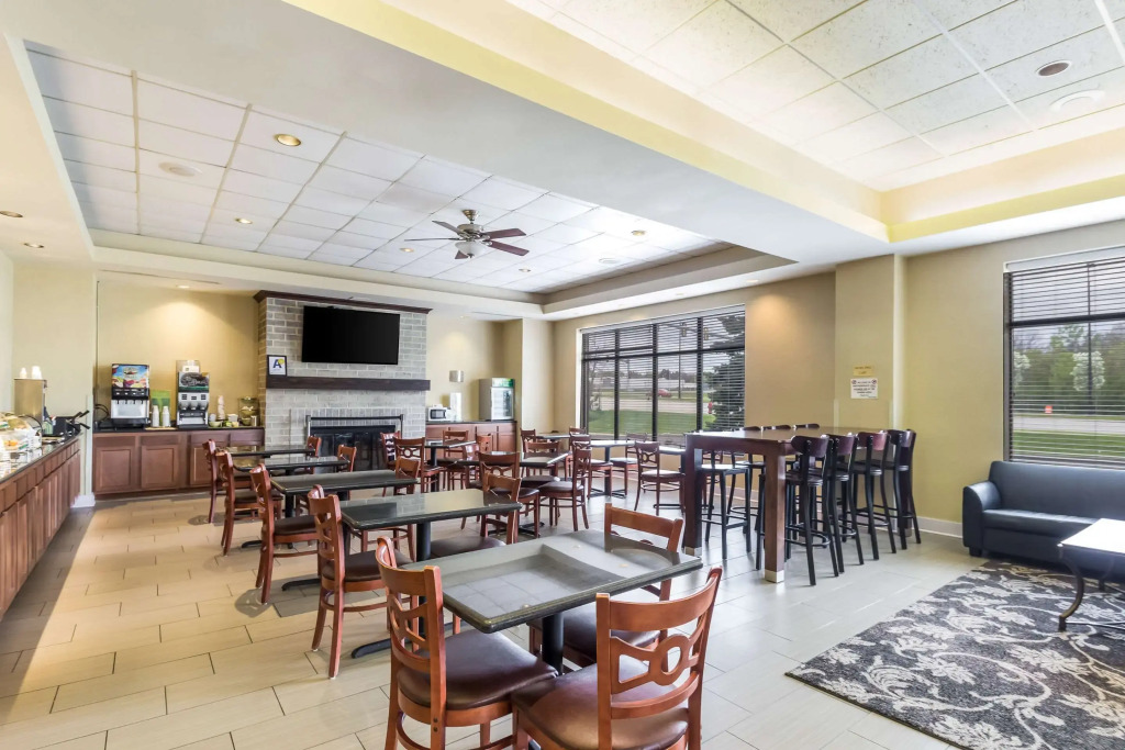 Quality Suites Milwaukee Airport