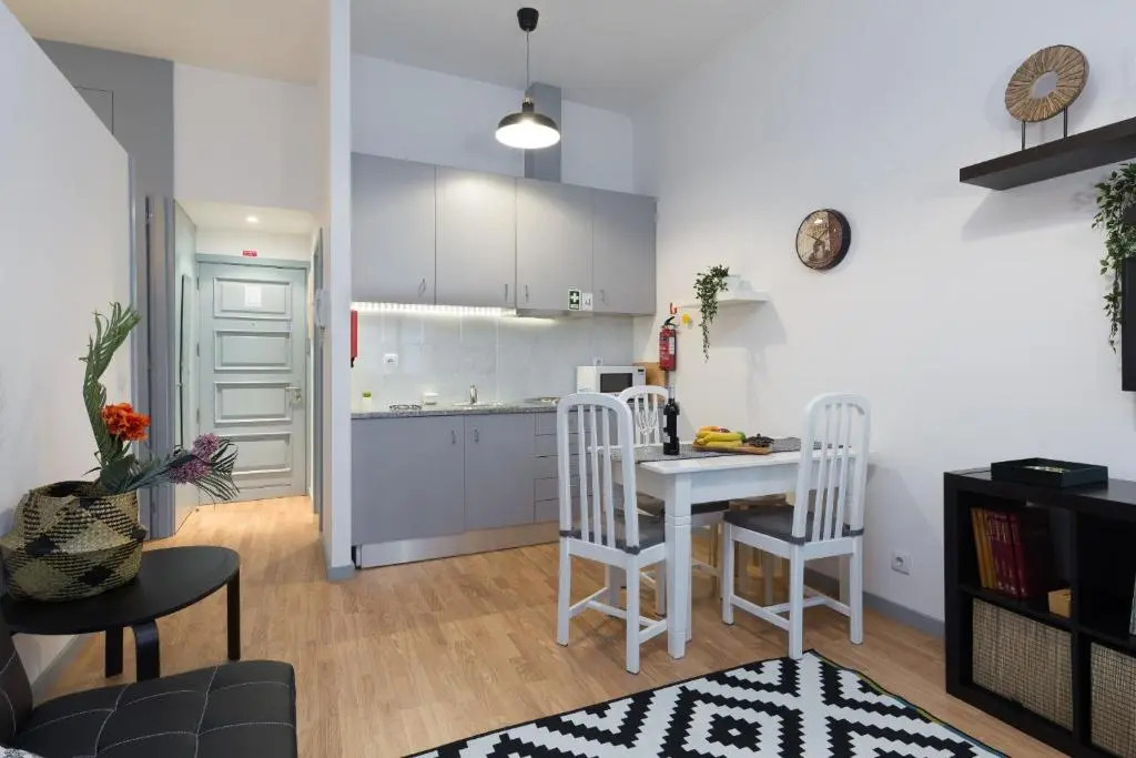 2 Comfortable Stunning Flats - City Center