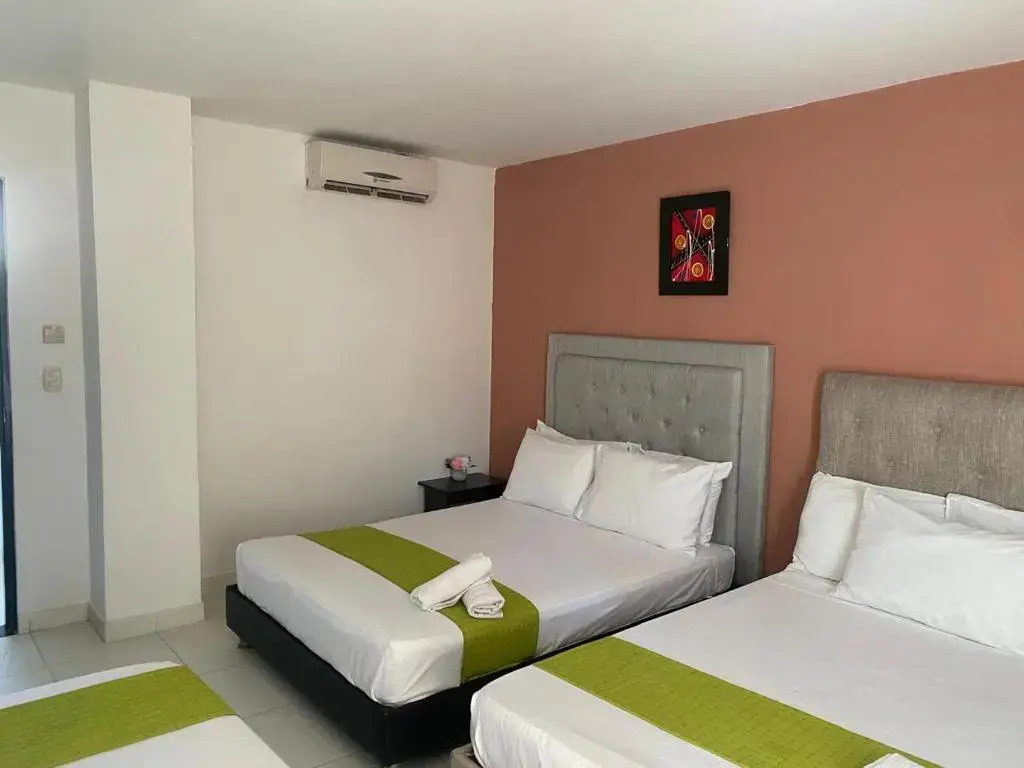 Hotel Olas Marinas Inn