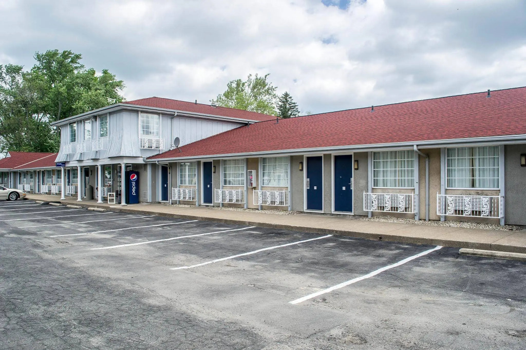 Econo Lodge Inn & Suites Sandusky South