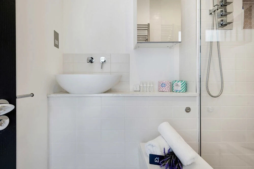 Modern and Bright Highgate Gem