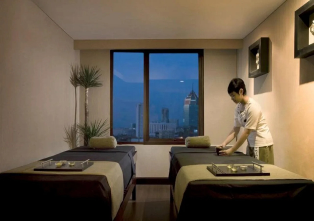 Hotel Santika Pandegiling - Surabaya