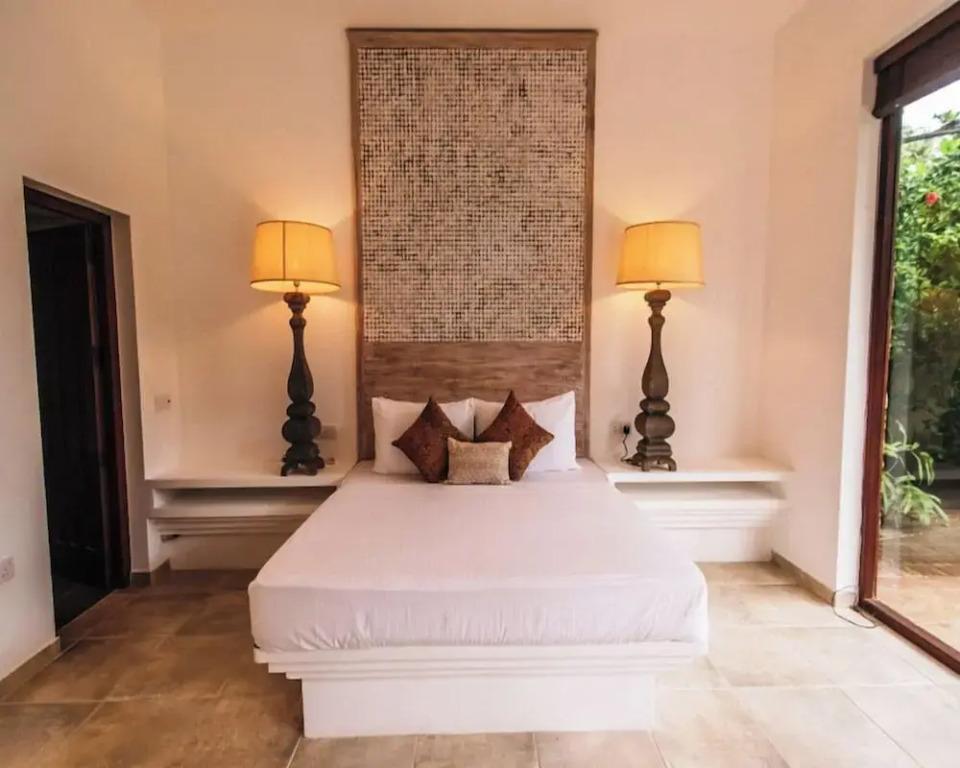 Villa Thuya - 3 Bedroom Oceanfront Villa with Pool