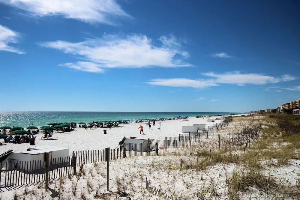Waterscape A606 - 2 Br condo by RedAwning