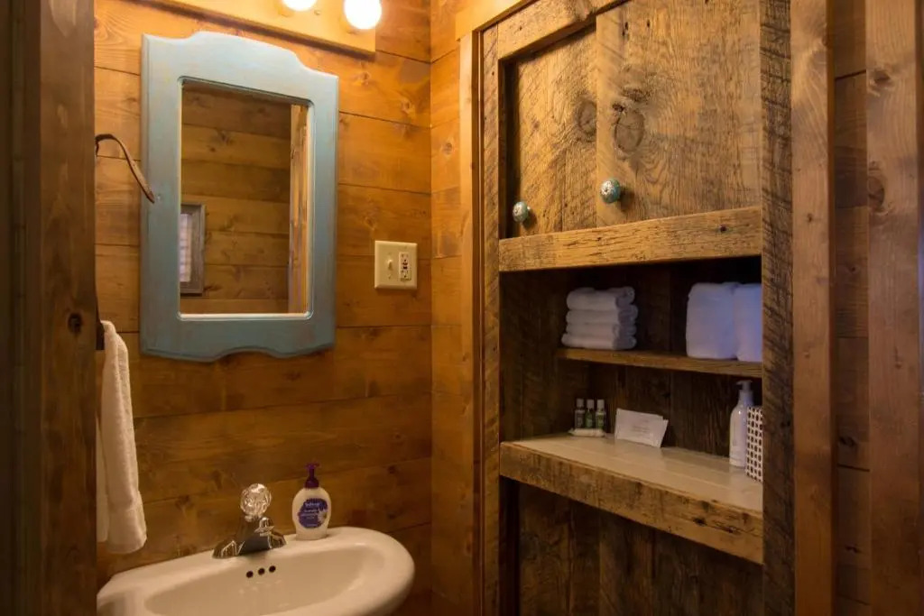 Cozy 1 BR with a Pullout Sofa bed and Kitchenette