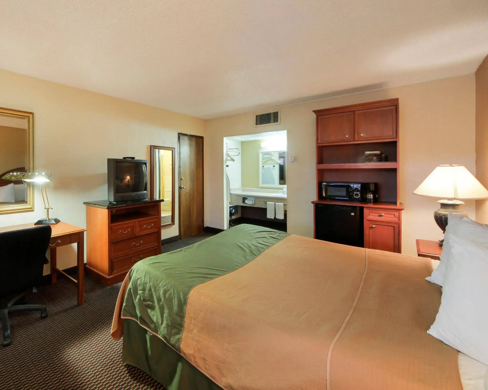 Americas Best Value Inn Shawnee